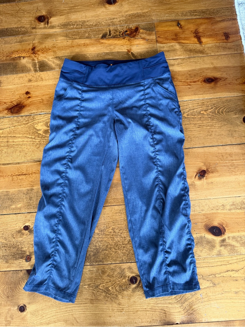Lucy lightweight Blue Active Capris